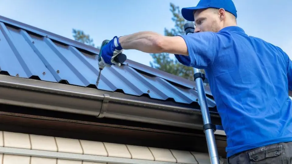 building-a-metal-roof-in-florida-pros-cons